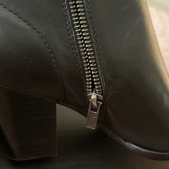 Frye Jennifer Belted Shootie Ankle Boot, Black Size 6M NWB! - Picture 6 of 11